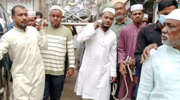 ফেনীতে তিন ঘণ্টার প্যারোলে বাবার জানাজায় যুবলীগ নেতা ইয়াছিন